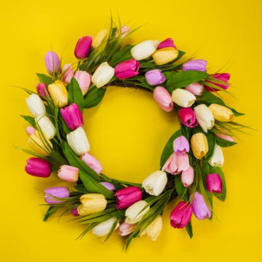 In this example, we load a BMP image of a colorful tulip wreath on a bright yellow background and extract eight average color tones. The tool groups similar shades from the flowers, leaves, and background, and arranges the pink, yellow, brown, and green swatches in rainbow order. (Source: Pexels.)